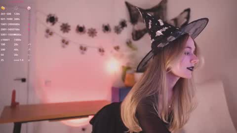 Snapshot of cute_pie_an chatting on October 31, 7:36 pm AN online show from October 31, 7:36 pm