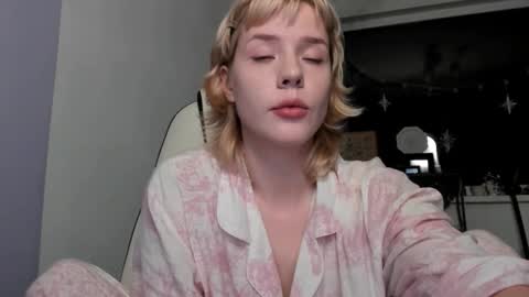 Amy online show from October 4, 2:37 pm