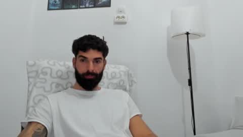 cuteeboy online show from December 16, 6:42 am