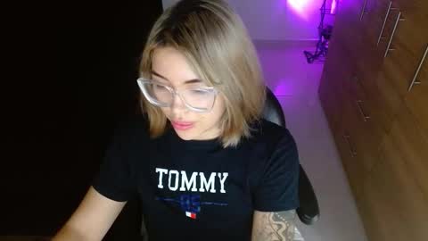 isabella online show from March 25, 4:25 pm