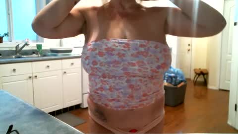 CuteNlil online show from January 30, 3:40 pm