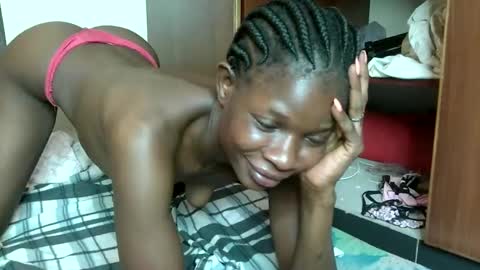 Cutequeen8 online show from December 7, 4:48 am