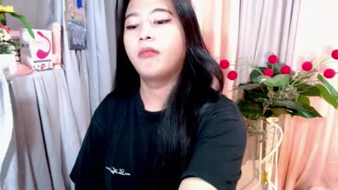 cute online show from December 15, 8:05 pm