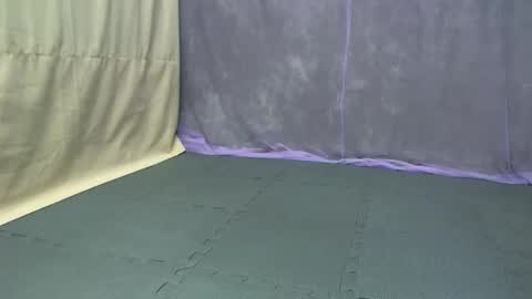 cutetinyasian143_ online show from November 5, 4:47 am