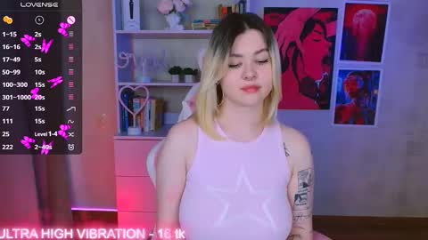 Snapshot of cutie_mili chatting on February 17, 10:07 am mili online show from February 17, 10:07 am