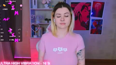 Snapshot of cutie_mili chatting on February 26, 10:38 am mili online show from February 26, 10:38 am