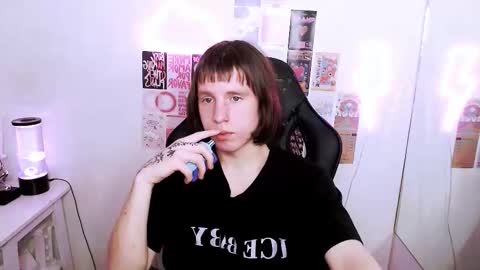 cutiekai_ online show from March 14, 9:41 pm