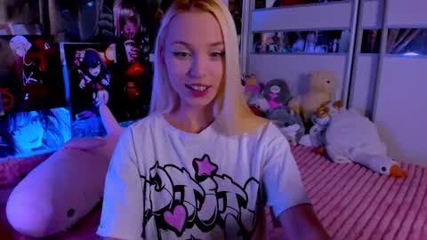 Nora online show from December 5, 9:23 pm