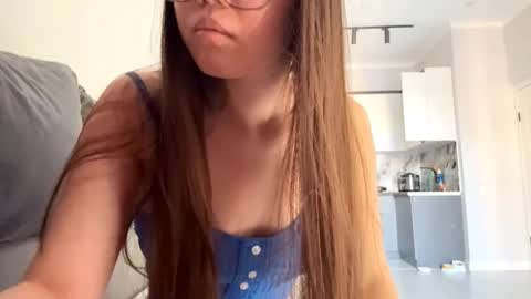 Akemi online show from September 15, 9:44 am