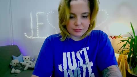 cyber_candy online show from February 4, 10:24 pm