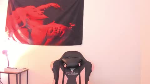 cel I am independent Help me reach 200 thumbs up uwu online show from March 3, 4:52 am