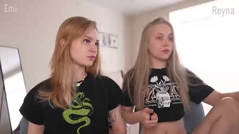 Im Emi streaming with my friend Reyna today online show from March 8, 10:41 am