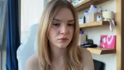 Im Emi streaming with my friend Reyna today online show from June 5, 11:15 am