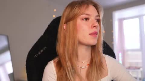 Im Emi streaming with my friend Reyna today online show from March 10, 9:24 am