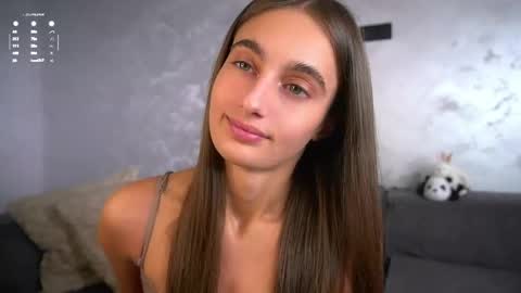 Isabella online show from May 17, 1:04 am
