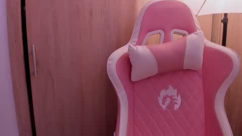 darling online show from February 21, 9:45 am