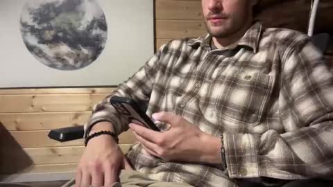 Leo online show from November 25, 10:30 pm