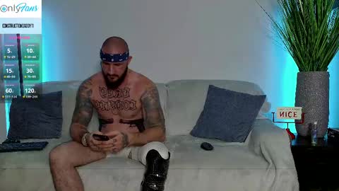 Snapshot of daddyxxluna chatting on October 5, 1:58 am ConstructionDaddy and Lady Luna online show from October 5, 1:58 am