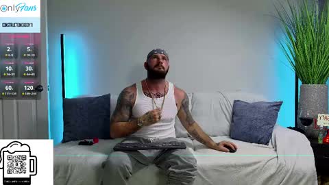 Snapshot of daddyxxluna chatting on September 21, 2:37 am ConstructionDaddy and Lady Luna online show from September 21, 2:37 am