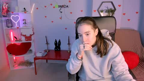 daisy online show from April 5, 7:11 pm