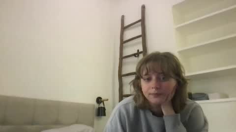 daisy_lately online show from October 31, 10:37 am