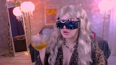 Daisy online show from March 10, 4:55 pm