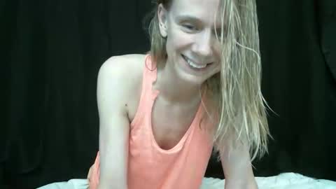 Snapshot of daisycrazy3133 chatting on October 27, 4:40 pm daisycrazy3133 online show from October 27, 4:40 pm