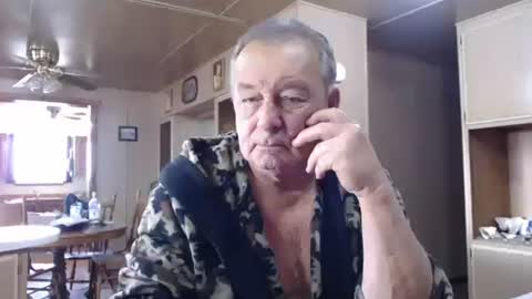 Snapshot of dakit2 chatting on December 4, 3:59 pm dakit online show from December 4, 3:59 pm