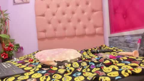 Mariana online show from November 14, 9:05 pm