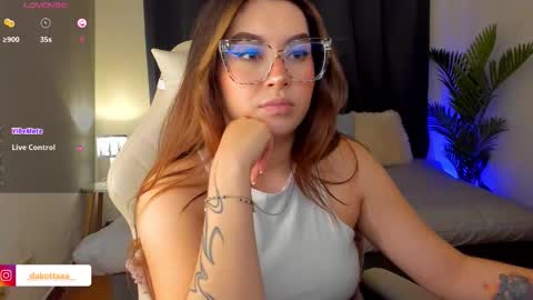 dakottaa__ online show from October 13, 11:07 pm