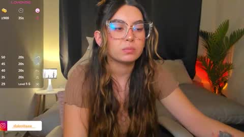 dakottaa__ online show from March 25, 12:28 am