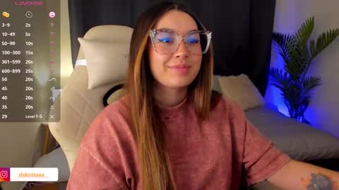 dakottaa__ online show from November 11, 12:24 am