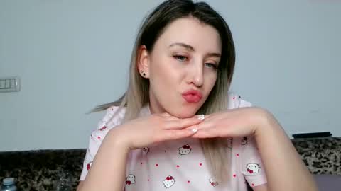 Maria online show from April 8, 9:07 pm