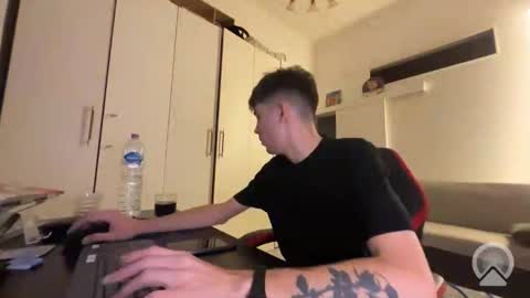 OnlyEry online show from October 21, 6:00 pm