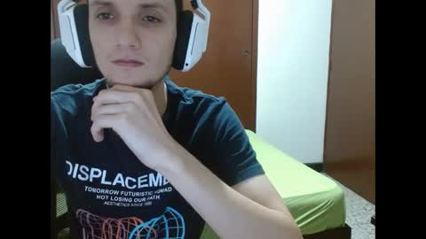 Snapshot of damian_player chatting on January 2, 7:40 pm damian_player online show from January 2, 7:40 pm