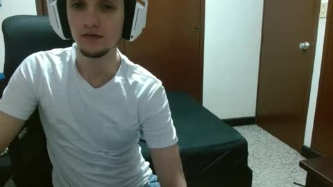 Snapshot of damian_player chatting on December 13, 8:20 am damian_player online show from December 13, 8:20 am