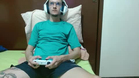 Snapshot of damian_player chatting on February 19, 7:39 am damian_player online show from February 19, 7:39 am