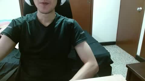 Snapshot of damian_player chatting on February 2, 7:35 pm damian_player online show from February 2, 7:35 pm
