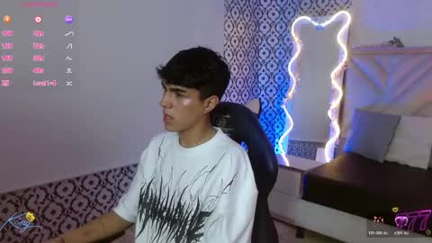 damian_tay online show from June 8, 11:55 am