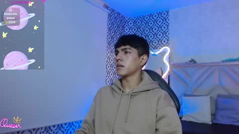 damian_tay online show from June 6, 11:38 am