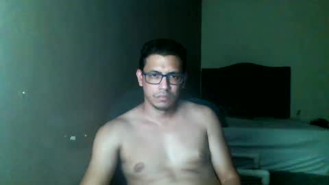 Snapshot of damnsexy0102 chatting on September 29, 9:14 pm DamnSexy0102 online show from September 29, 9:14 pm