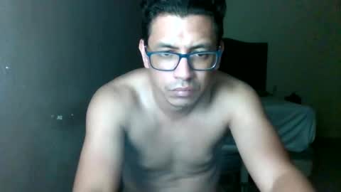 Snapshot of damnsexy0102 chatting on October 10, 6:52 am DamnSexy0102 online show from October 10, 6:52 am
