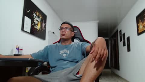 damyan_2003 online show from April 8, 4:26 am