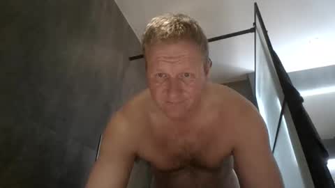 Snapshot of daniel0805 chatting on October 31, 12:27 pm daniel0805 online show from October 31, 12:27 pm