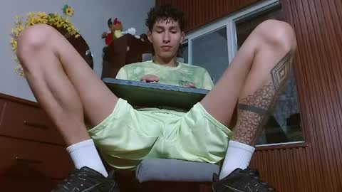 daniel_deluxx online show from April 14, 1:53 am