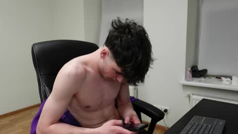 DANIEL SHAWN online show from April 8, 9:51 pm