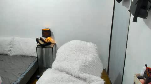 Elodie online show from February 22, 6:21 pm