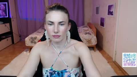 Daniela Cooper online show from June 8, 7:15 pm