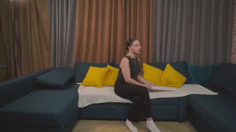 Hi my name is Daniela Im new here but I really like to chat online show from November 4, 6:09 pm