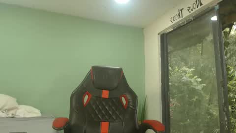 danielitopapii online show from February 3, 1:37 pm